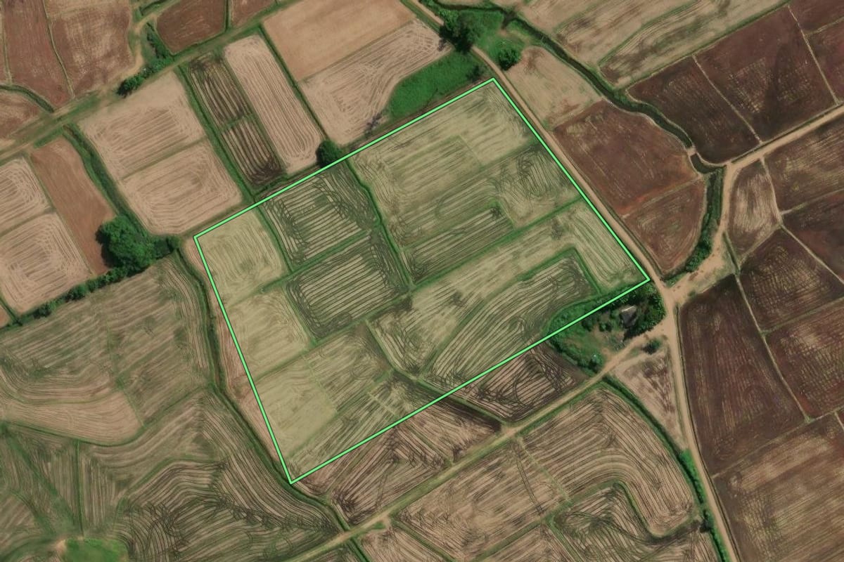 Imagem de satélite do imóvel rural em Mampituba (RS), com o contorno declarado no CAR desenhado por cima.