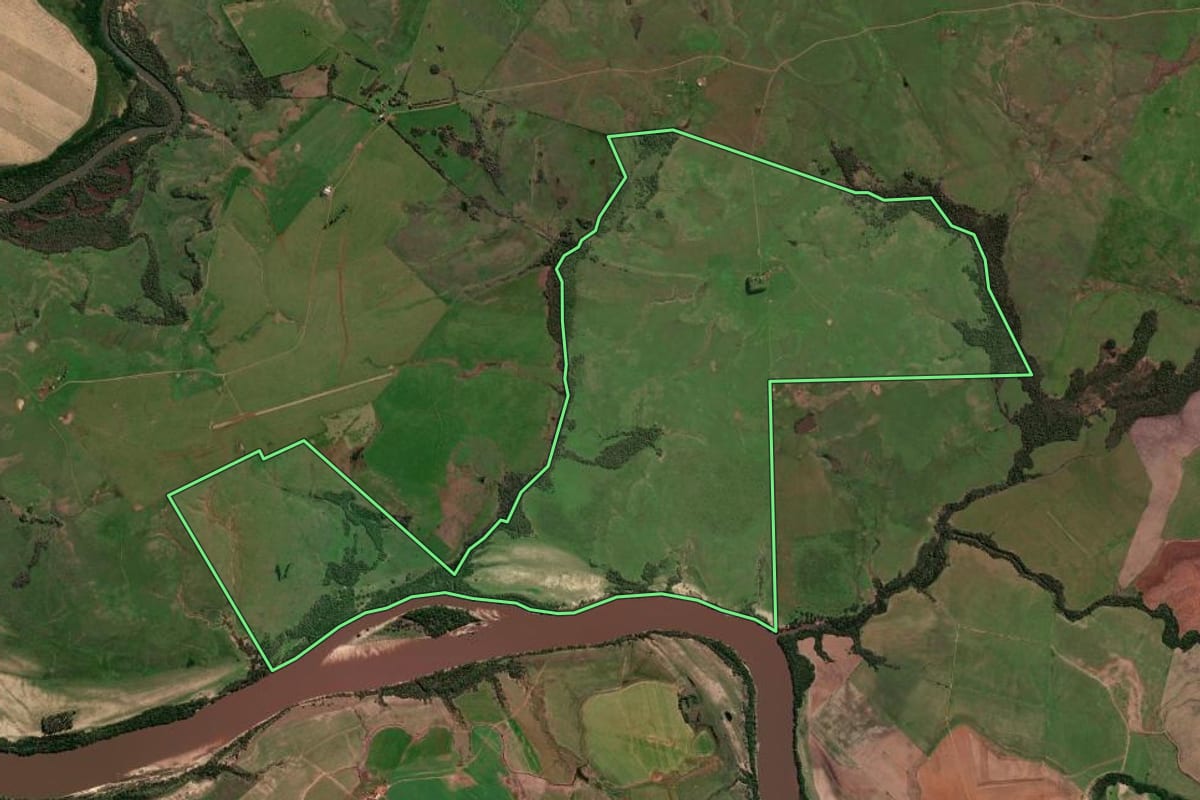 Imagem de satélite do imóvel rural em Manoel Viana (RS), com o contorno declarado no CAR desenhado por cima.