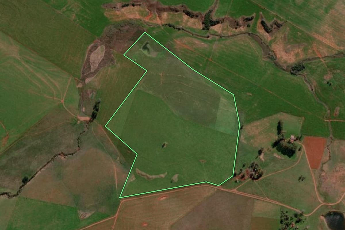 Imagem de satélite do imóvel rural em Manoel Viana (RS), com o contorno declarado no CAR desenhado por cima.