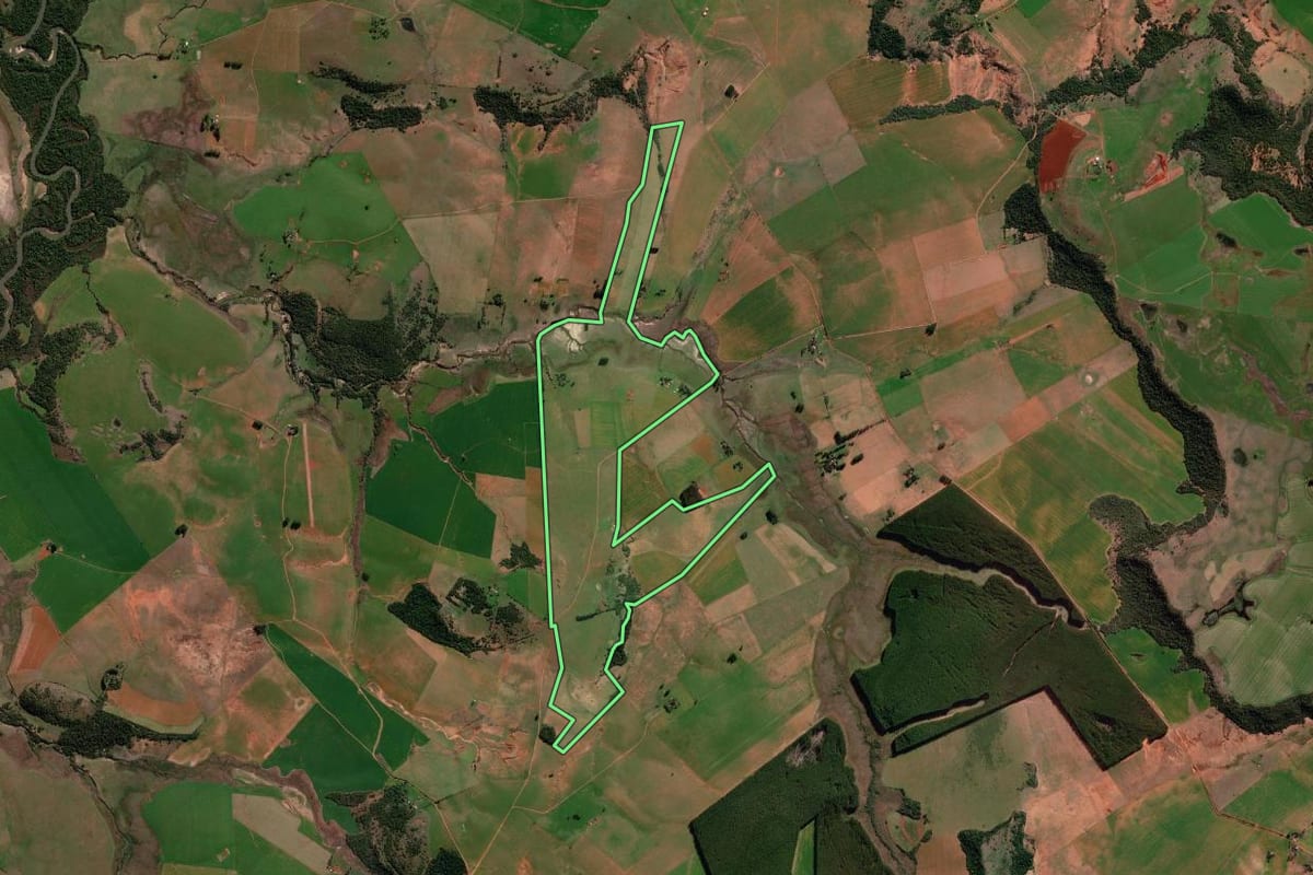 Imagem de satélite do imóvel rural em Manoel Viana (RS), com o contorno declarado no CAR desenhado por cima.