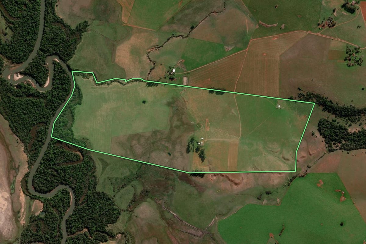 Imagem de satélite do imóvel rural em Manoel Viana (RS), com o contorno declarado no CAR desenhado por cima.