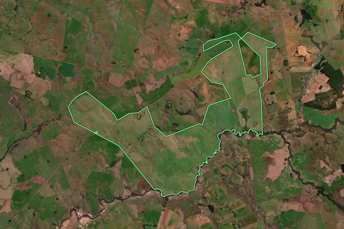 Imagem de satélite do imóvel rural em Manoel Viana (RS), com o contorno declarado no CAR desenhado por cima.