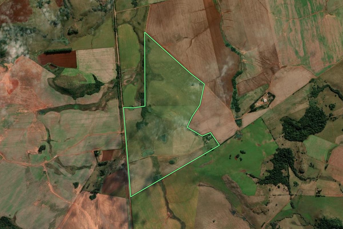 Imagem de satélite do imóvel rural em Manoel Viana (RS), com o contorno declarado no CAR desenhado por cima.