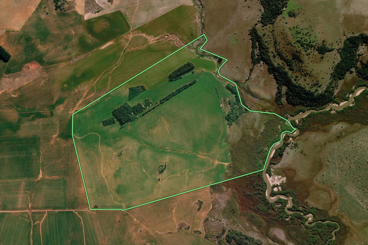 Imagem de satélite do imóvel rural em Manoel Viana (RS), com o contorno declarado no CAR desenhado por cima.