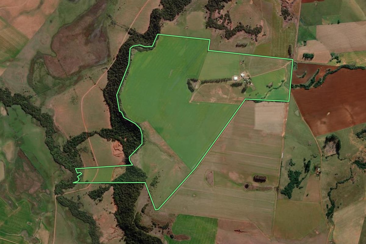 Imagem de satélite do imóvel rural em Manoel Viana (RS), com o contorno declarado no CAR desenhado por cima.