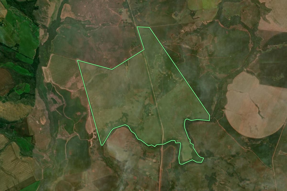Imagem de satélite do imóvel rural em Manoel Viana (RS), com o contorno declarado no CAR desenhado por cima.