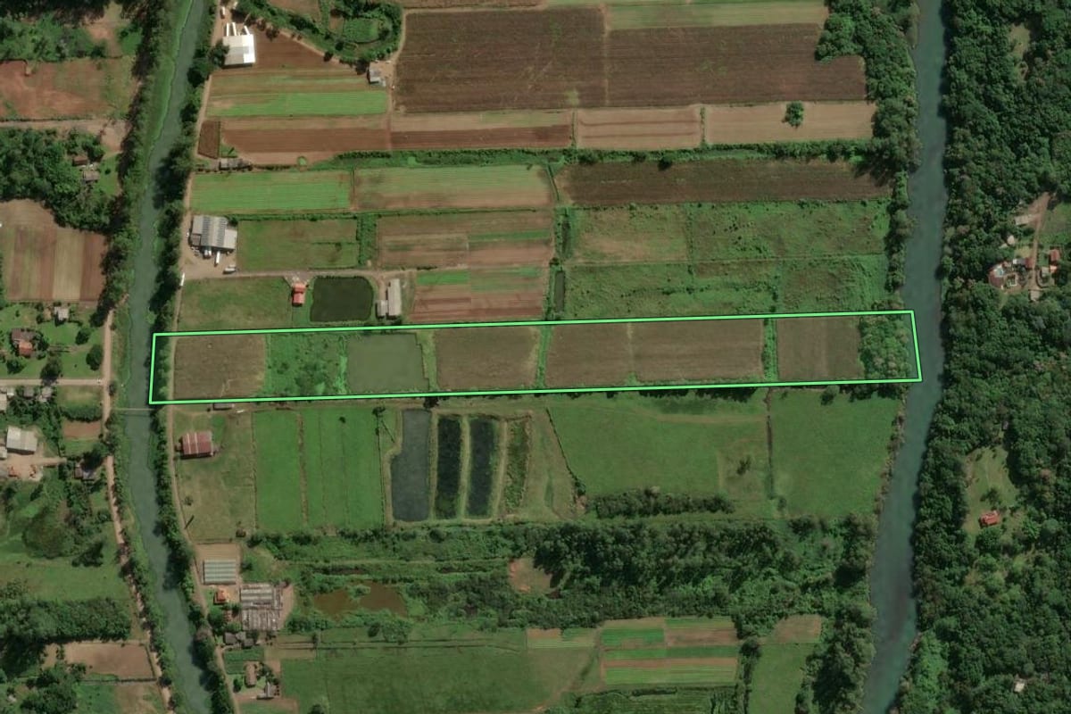 Imagem de satélite do imóvel rural em Maquiné (RS), com o contorno declarado no CAR desenhado por cima.