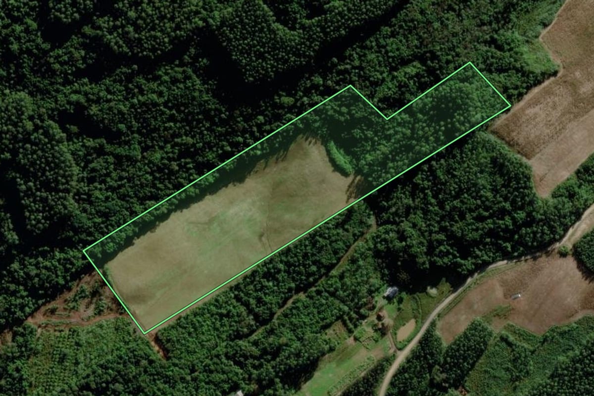 Imagem de satélite do imóvel rural em Maratá (RS), com o contorno declarado no CAR desenhado por cima.