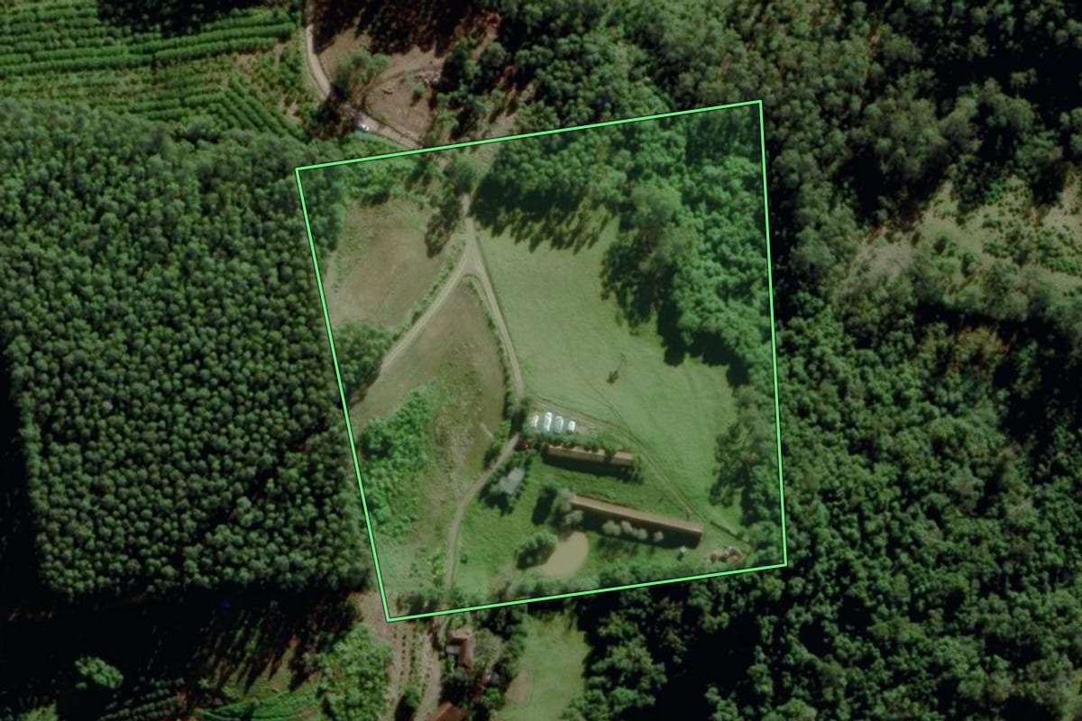 Imagem de satélite do imóvel rural em Maratá (RS), com o contorno declarado no CAR desenhado por cima.