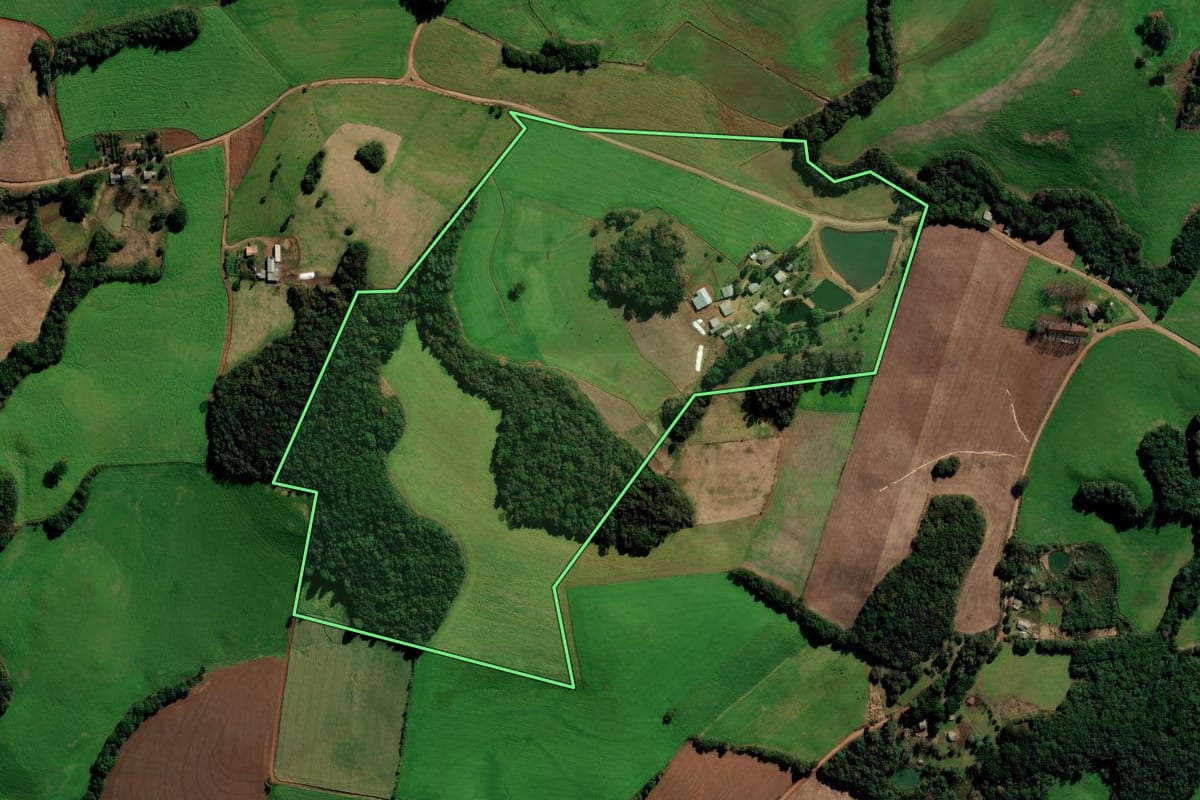 Imagem de satélite do imóvel rural em Marau (RS), com o contorno declarado no CAR desenhado por cima.