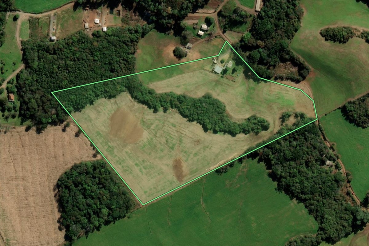 Imagem de satélite do imóvel rural em Marau (RS), com o contorno declarado no CAR desenhado por cima.