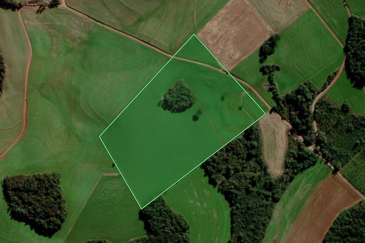 Imagem de satélite do imóvel rural em Marau (RS), com o contorno declarado no CAR desenhado por cima.