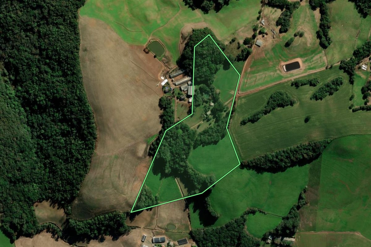 Imagem de satélite do imóvel rural em Marau (RS), com o contorno declarado no CAR desenhado por cima.