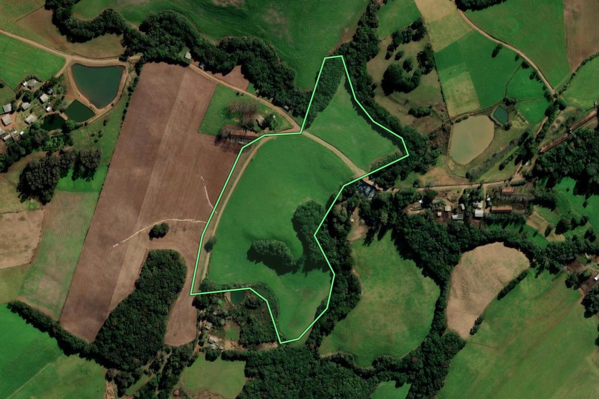 Imagem de satélite do imóvel rural em Marau (RS), com o contorno declarado no CAR desenhado por cima.