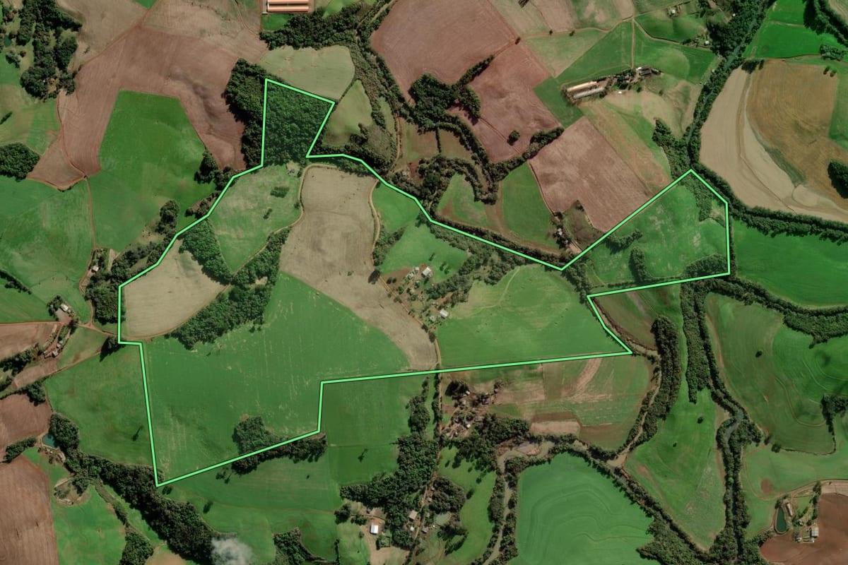 Imagem de satélite do imóvel rural em Marau (RS), com o contorno declarado no CAR desenhado por cima.