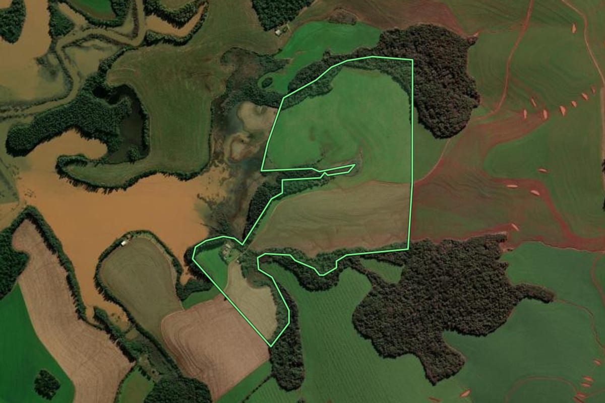 Imagem de satélite do imóvel rural em Marau (RS), com o contorno declarado no CAR desenhado por cima.