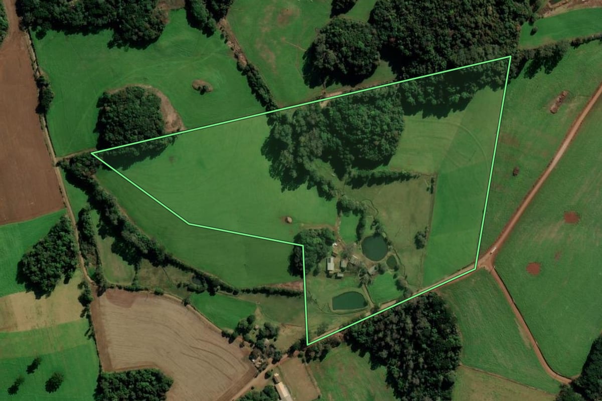 Imagem de satélite do imóvel rural em Marau (RS), com o contorno declarado no CAR desenhado por cima.
