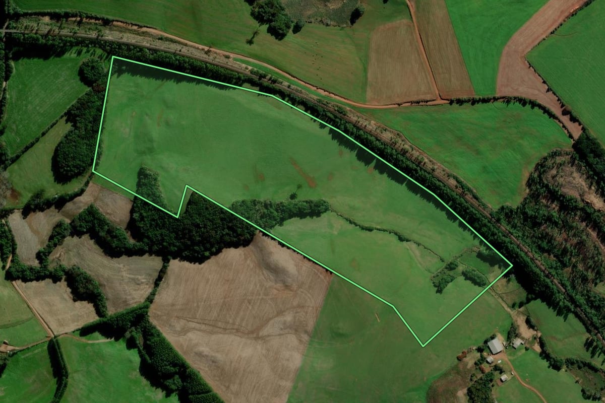 Imagem de satélite do imóvel rural em Marau (RS), com o contorno declarado no CAR desenhado por cima.