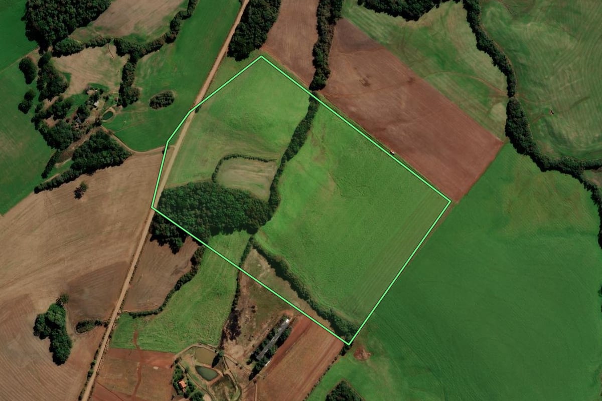 Imagem de satélite do imóvel rural em Marau (RS), com o contorno declarado no CAR desenhado por cima.