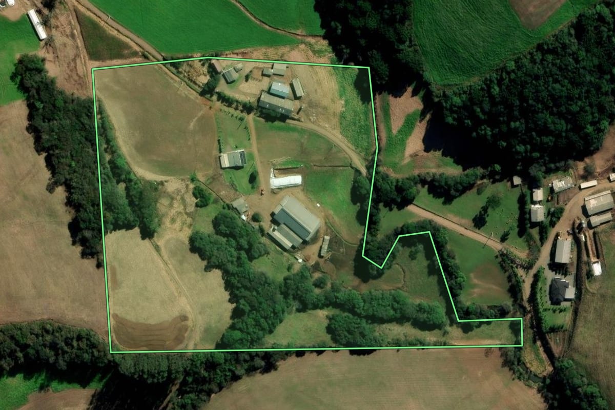 Imagem de satélite do imóvel rural em Marau (RS), com o contorno declarado no CAR desenhado por cima.