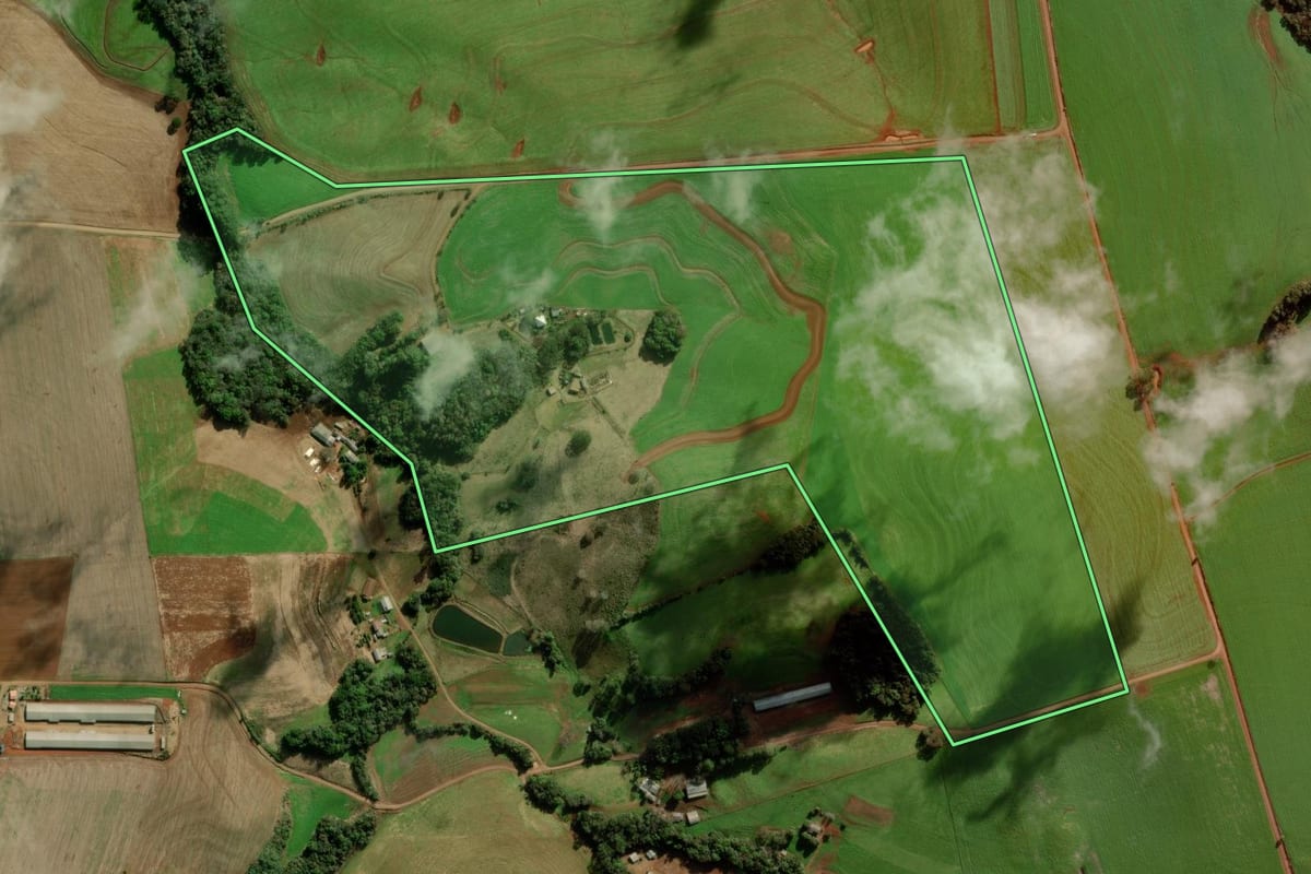 Imagem de satélite do imóvel rural em Marau (RS), com o contorno declarado no CAR desenhado por cima.