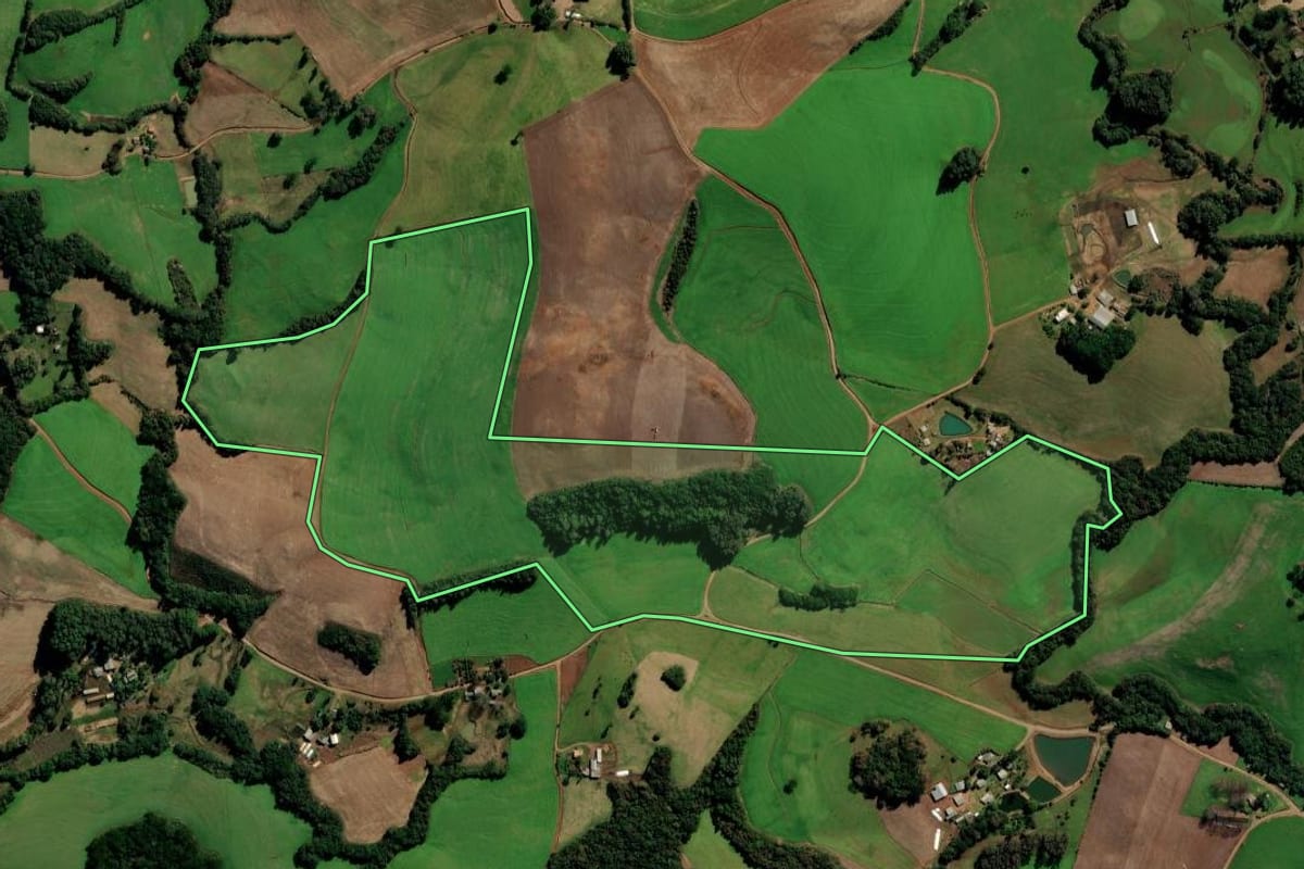 Imagem de satélite do imóvel rural em Marau (RS), com o contorno declarado no CAR desenhado por cima.