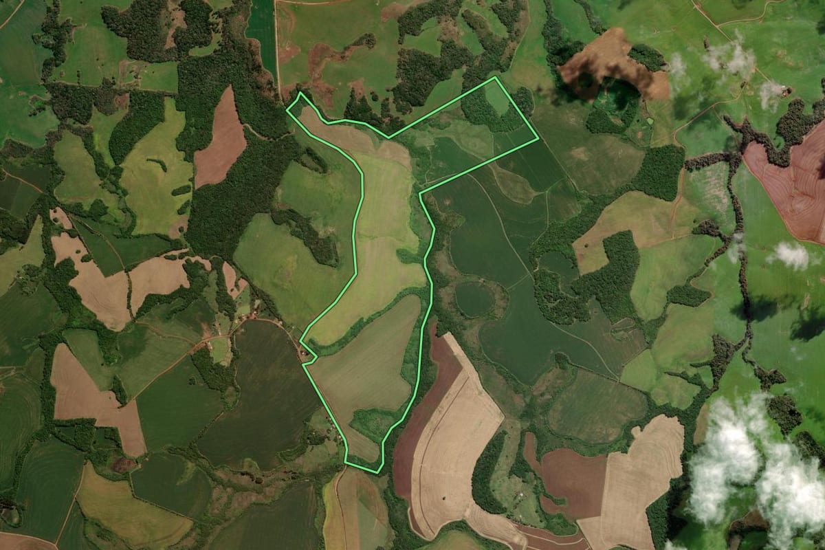 Imagem de satélite do imóvel rural em Marau (RS), com o contorno declarado no CAR desenhado por cima.