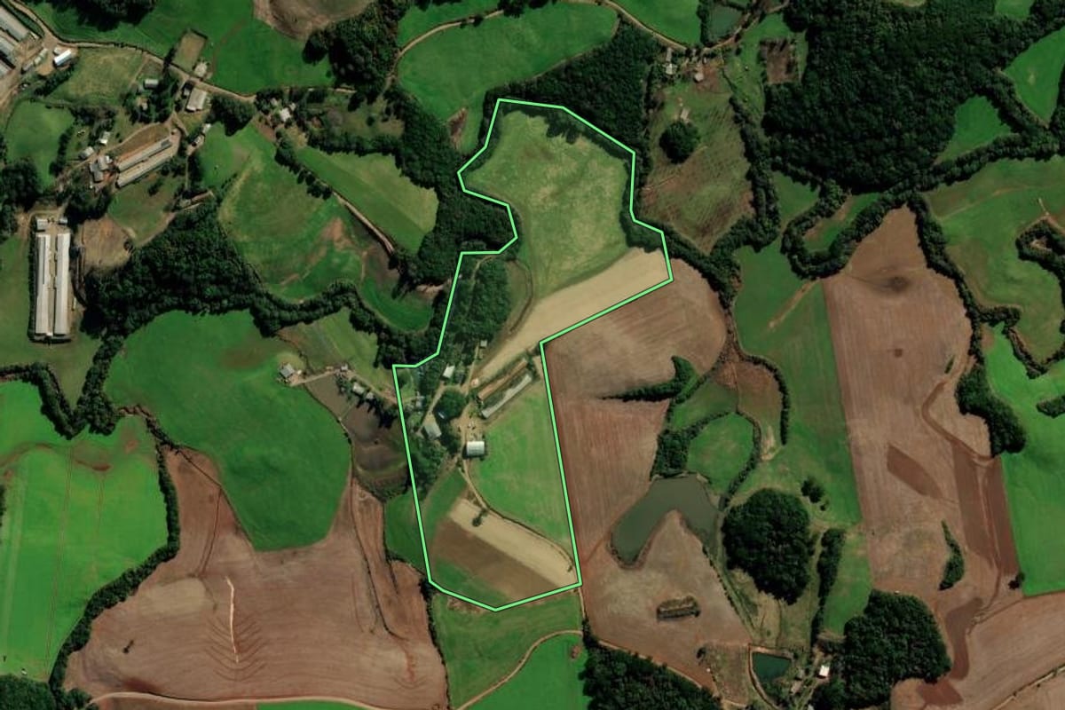 Imagem de satélite do imóvel rural em Marau (RS), com o contorno declarado no CAR desenhado por cima.