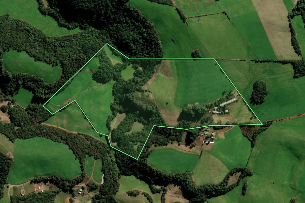 Imagem de satélite do imóvel rural em Marau (RS), com o contorno declarado no CAR desenhado por cima.