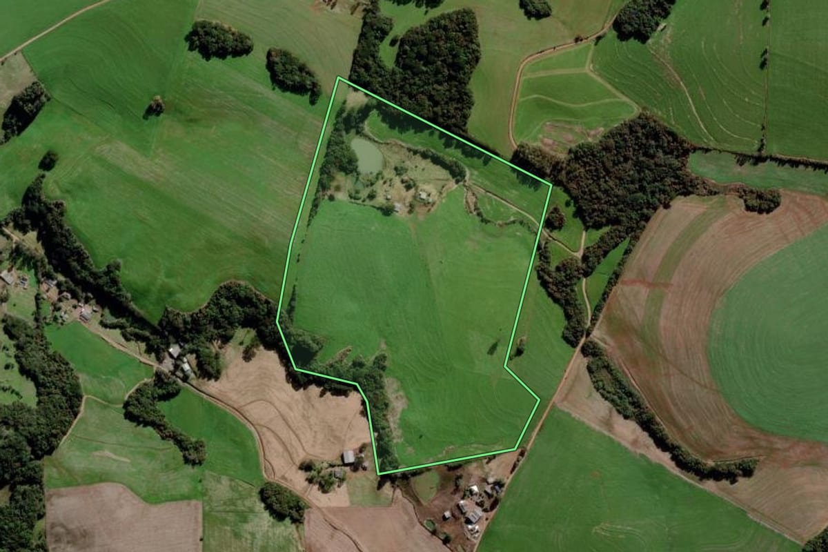 Imagem de satélite do imóvel rural em Marau (RS), com o contorno declarado no CAR desenhado por cima.