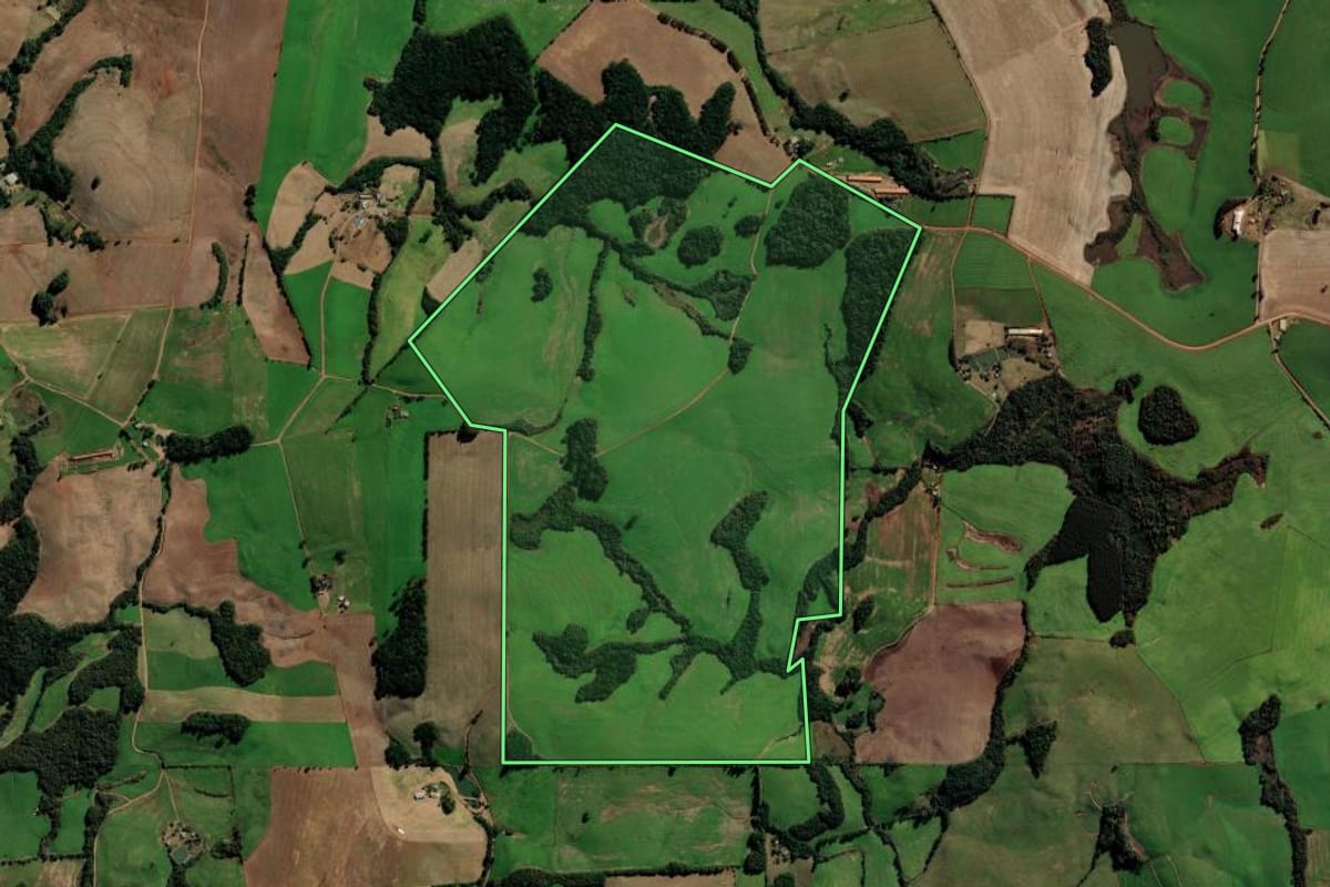 Imagem de satélite do imóvel rural em Marau (RS), com o contorno declarado no CAR desenhado por cima.