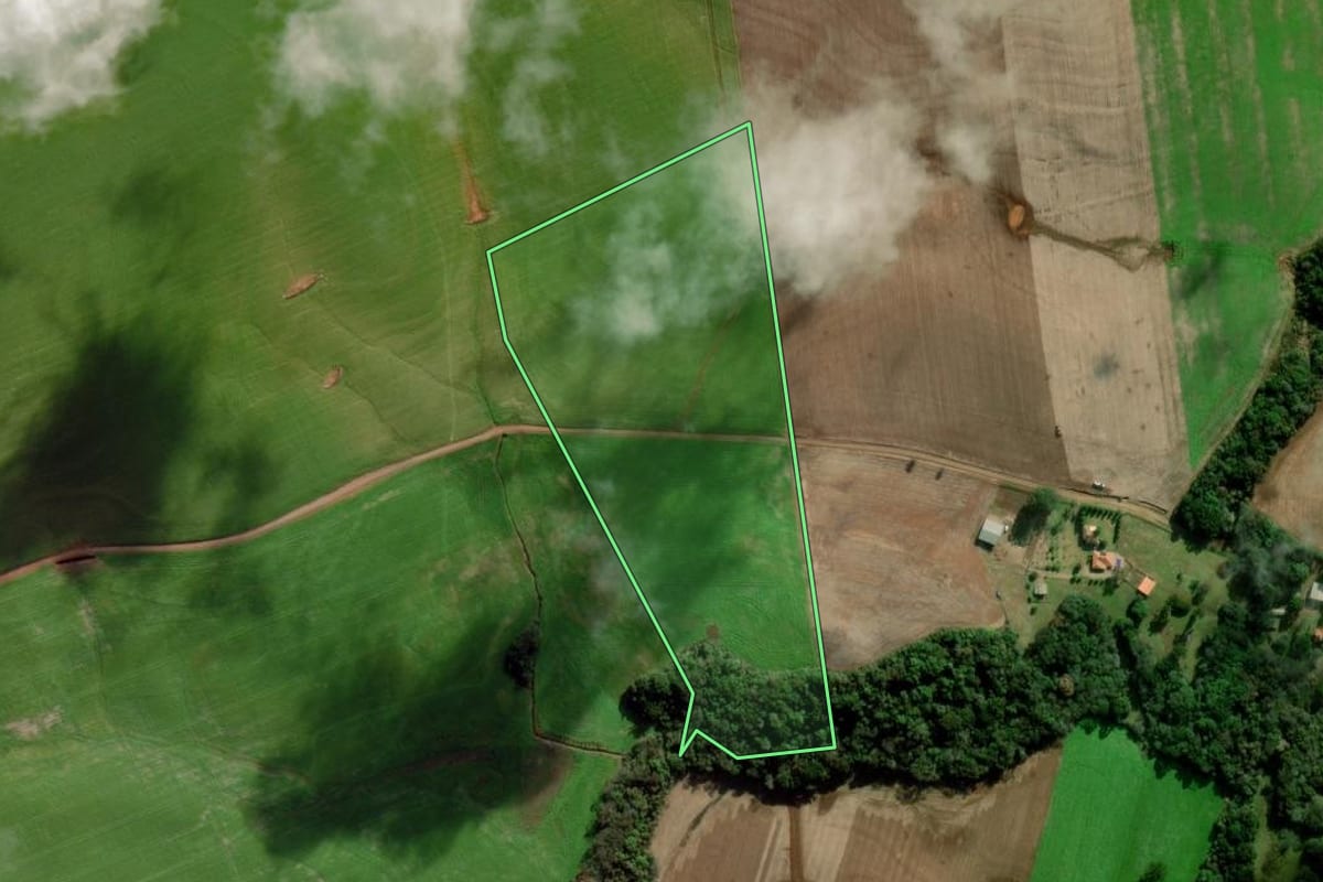 Imagem de satélite do imóvel rural em Marau (RS), com o contorno declarado no CAR desenhado por cima.