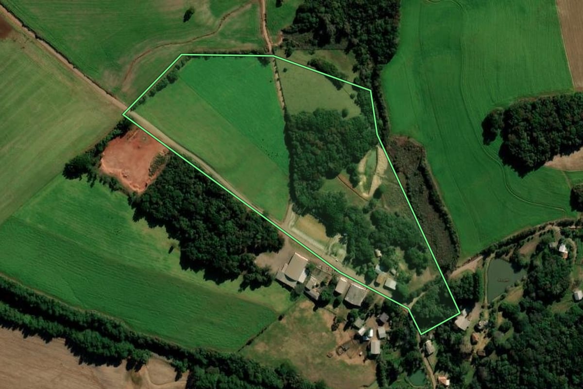 Imagem de satélite do imóvel rural em Marau (RS), com o contorno declarado no CAR desenhado por cima.