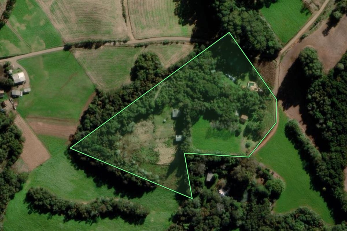 Imagem de satélite do imóvel rural em Marau (RS), com o contorno declarado no CAR desenhado por cima.
