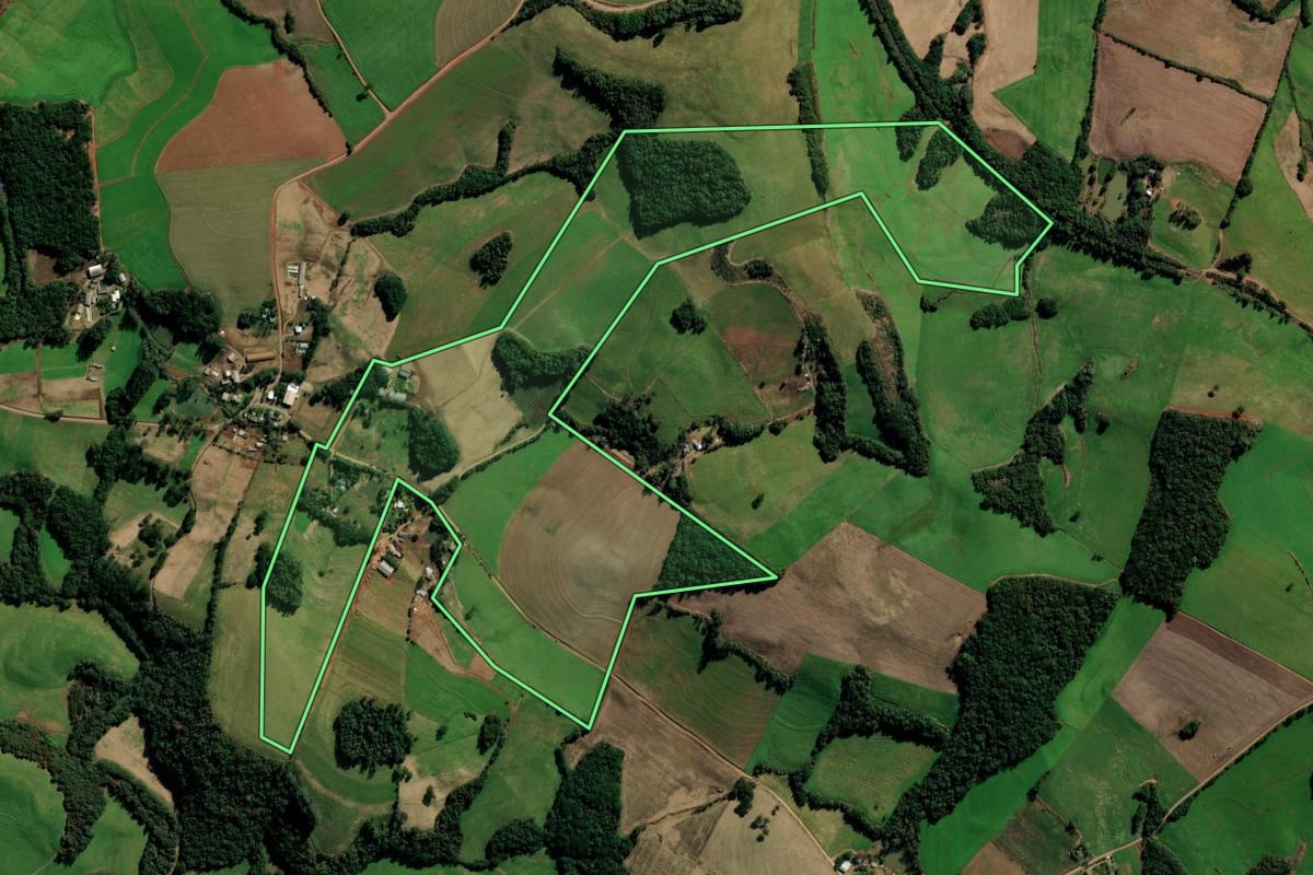 Imagem de satélite do imóvel rural em Marau (RS), com o contorno declarado no CAR desenhado por cima.