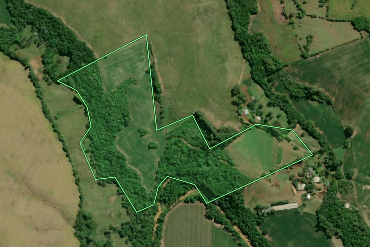 Imagem de satélite do imóvel rural em Marau (RS), com o contorno declarado no CAR desenhado por cima.