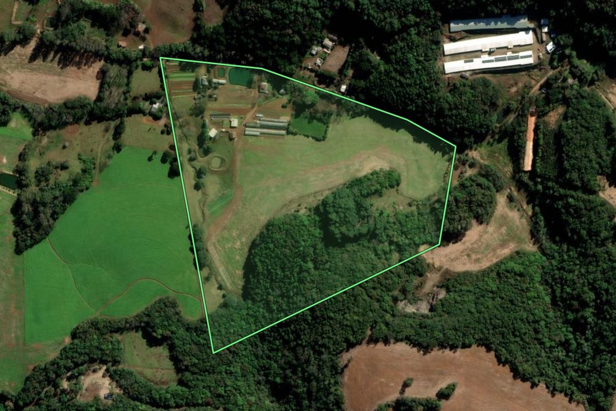 Imagem de satélite do imóvel rural em Marau (RS), com o contorno declarado no CAR desenhado por cima.
