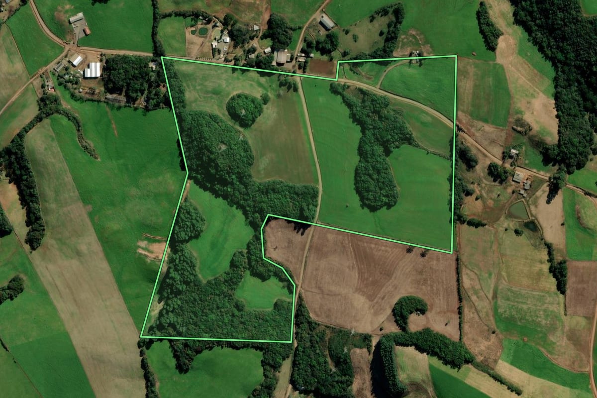 Imagem de satélite do imóvel rural em Marau (RS), com o contorno declarado no CAR desenhado por cima.