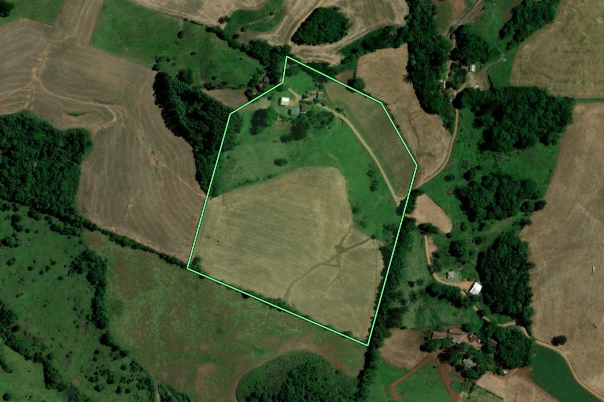 Imagem de satélite do imóvel rural em Marcelino Ramos (RS), com o contorno declarado no CAR desenhado por cima.
