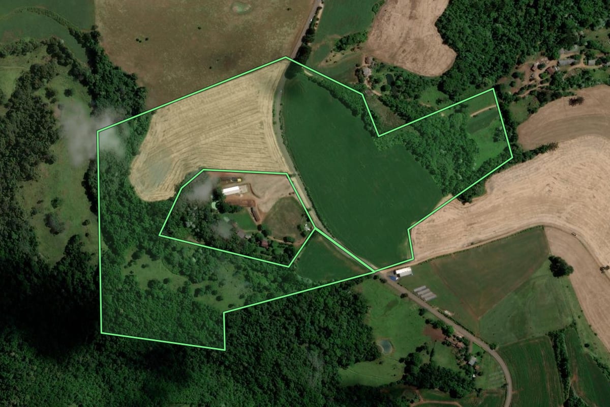 Imagem de satélite do imóvel rural em Marcelino Ramos (RS), com o contorno declarado no CAR desenhado por cima.