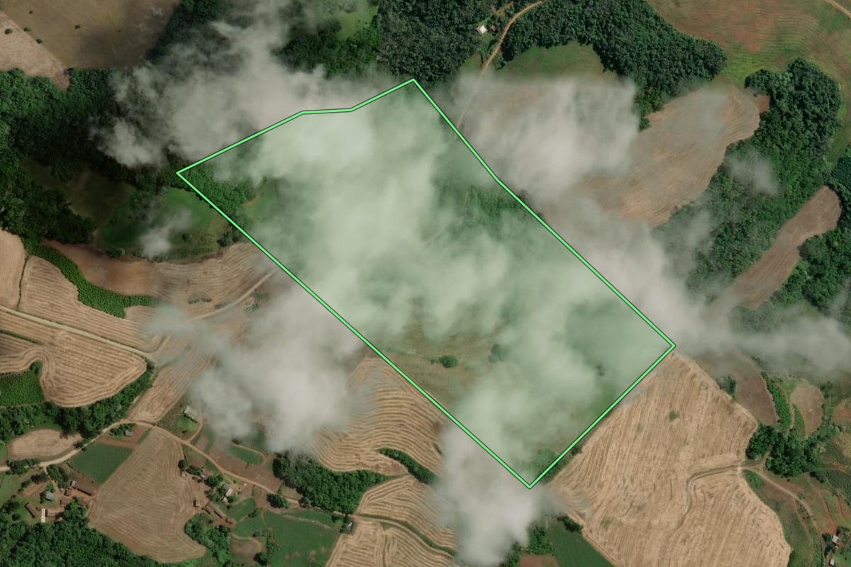 Imagem de satélite do imóvel rural em Marcelino Ramos (RS), com o contorno declarado no CAR desenhado por cima.