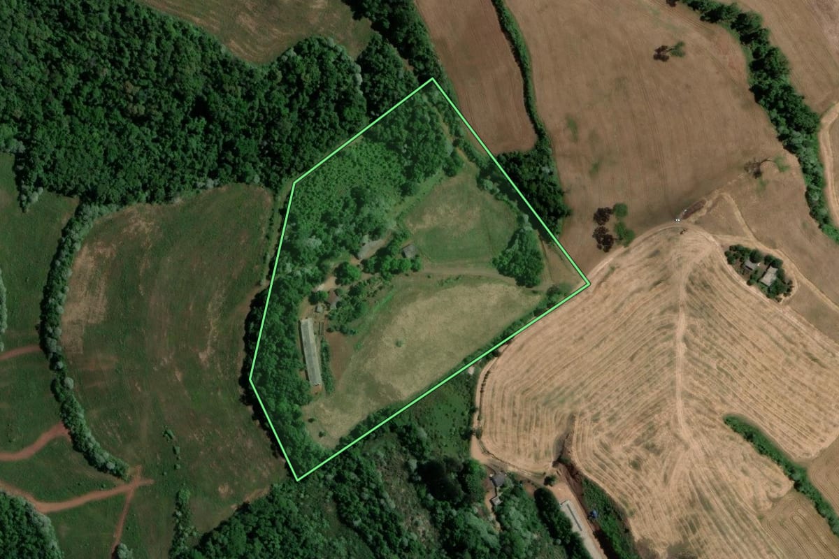 Imagem de satélite do imóvel rural em Marcelino Ramos (RS), com o contorno declarado no CAR desenhado por cima.