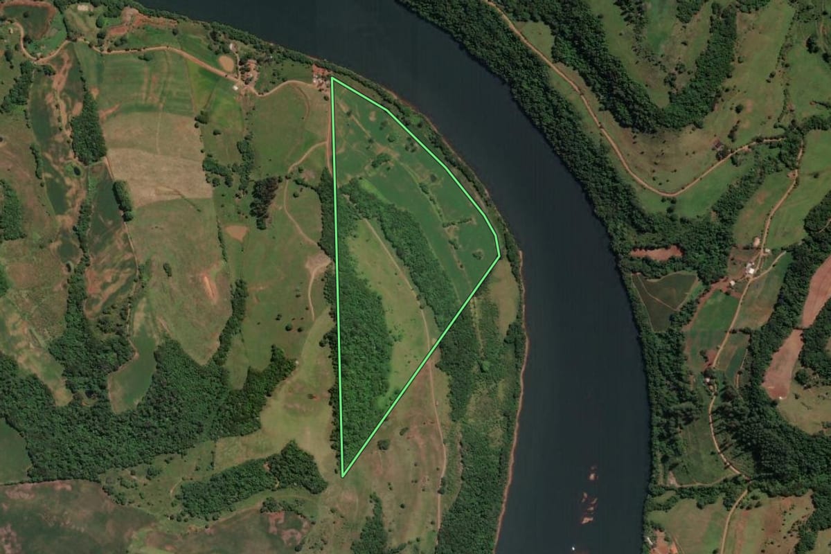 Imagem de satélite do imóvel rural em Marcelino Ramos (RS), com o contorno declarado no CAR desenhado por cima.