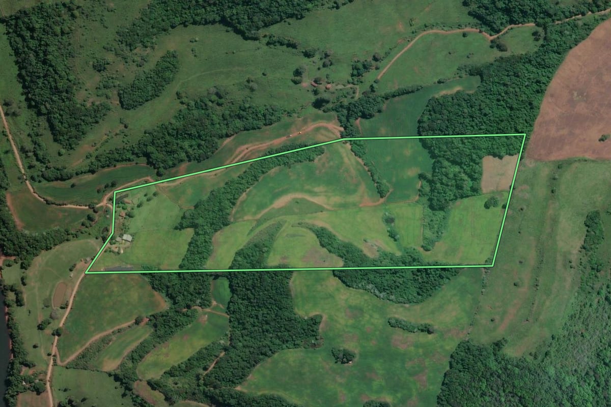 Imagem de satélite do imóvel rural em Marcelino Ramos (RS), com o contorno declarado no CAR desenhado por cima.