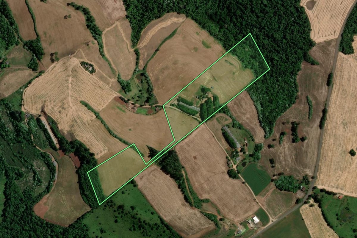 Imagem de satélite do imóvel rural em Marcelino Ramos (RS), com o contorno declarado no CAR desenhado por cima.