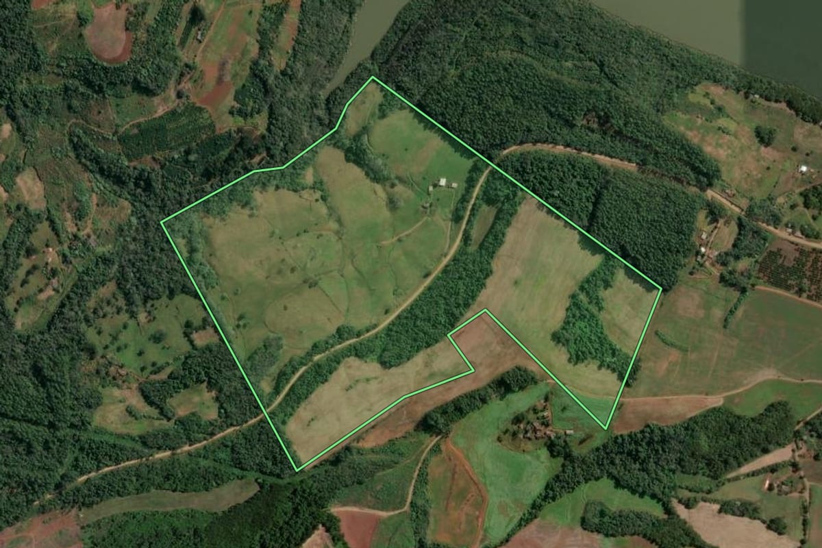 Imagem de satélite do imóvel rural em Marcelino Ramos (RS), com o contorno declarado no CAR desenhado por cima.