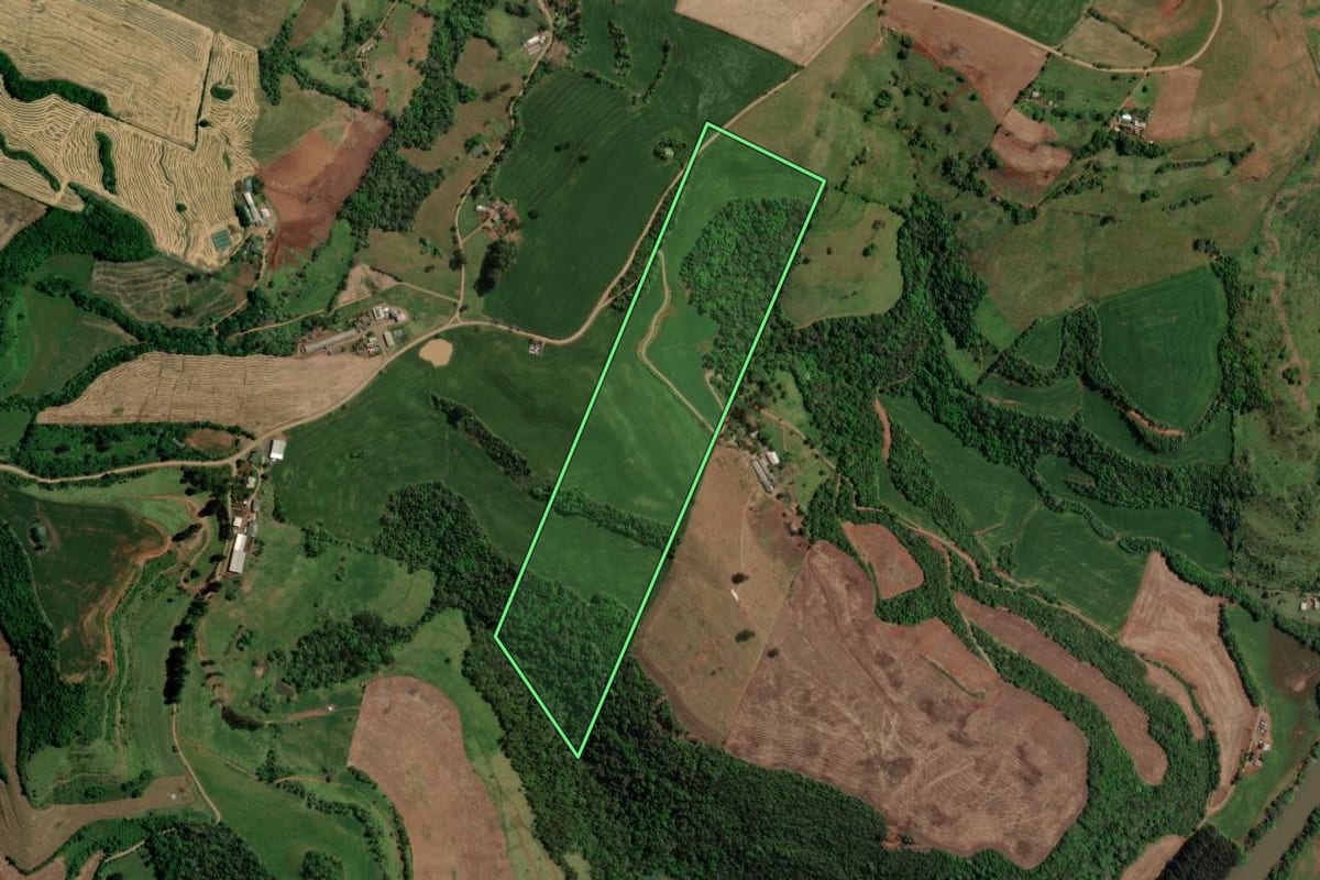 Imagem de satélite do imóvel rural em Marcelino Ramos (RS), com o contorno declarado no CAR desenhado por cima.