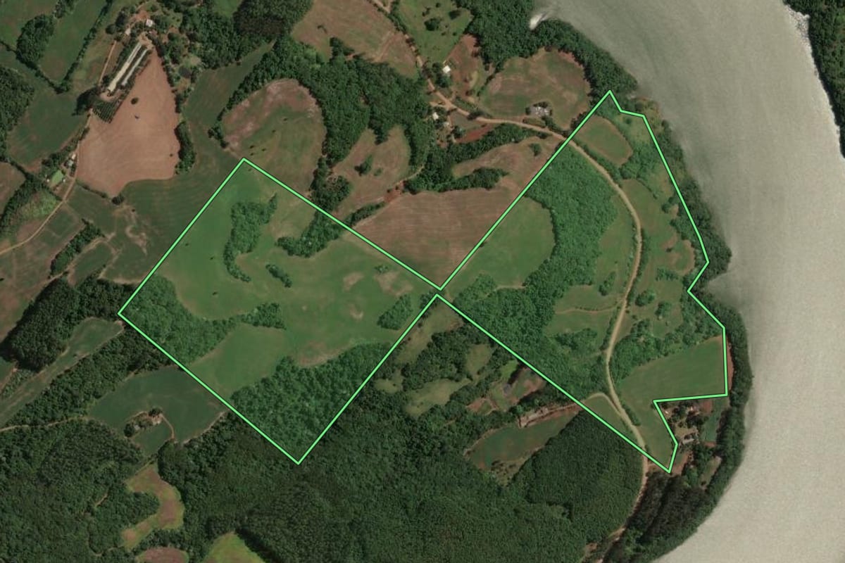 Imagem de satélite do imóvel rural em Marcelino Ramos (RS), com o contorno declarado no CAR desenhado por cima.