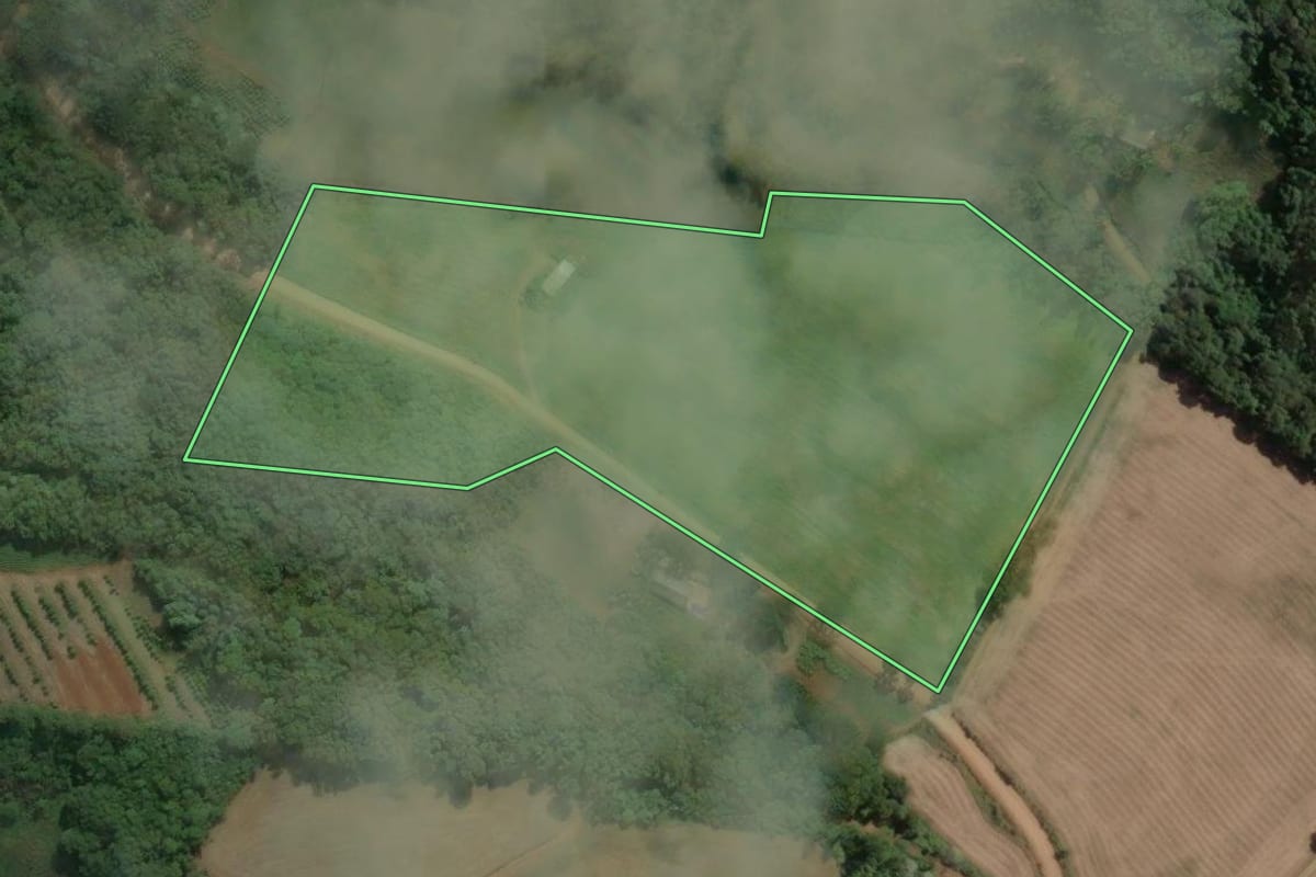 Imagem de satélite do imóvel rural em Marcelino Ramos (RS), com o contorno declarado no CAR desenhado por cima.
