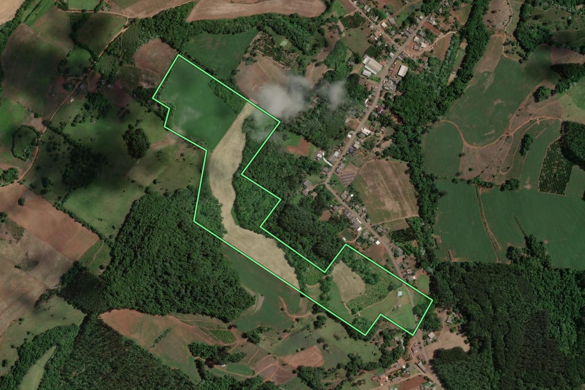 Imagem de satélite do imóvel rural em Marcelino Ramos (RS), com o contorno declarado no CAR desenhado por cima.
